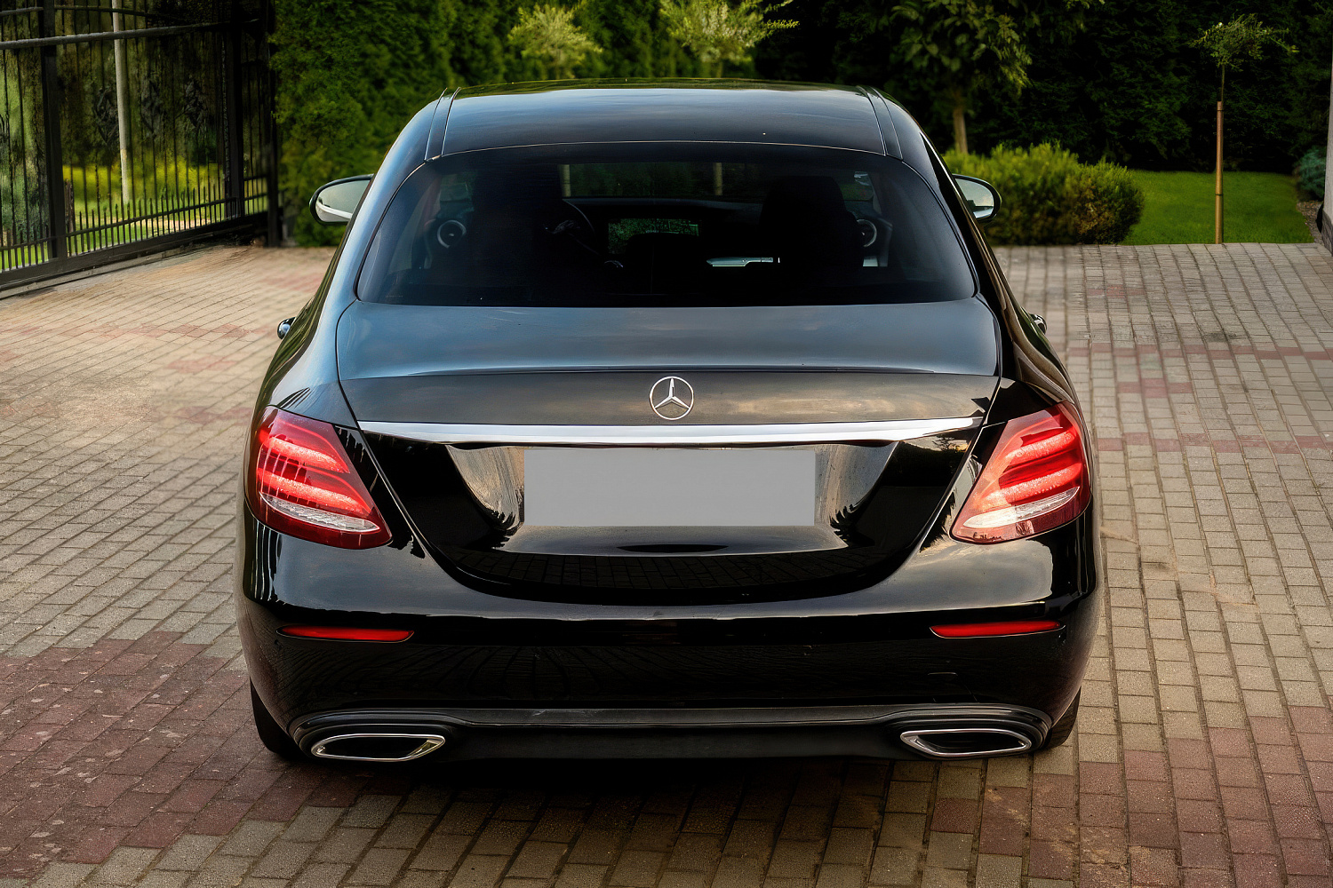 Mercedes Benz E200 AMG Черный