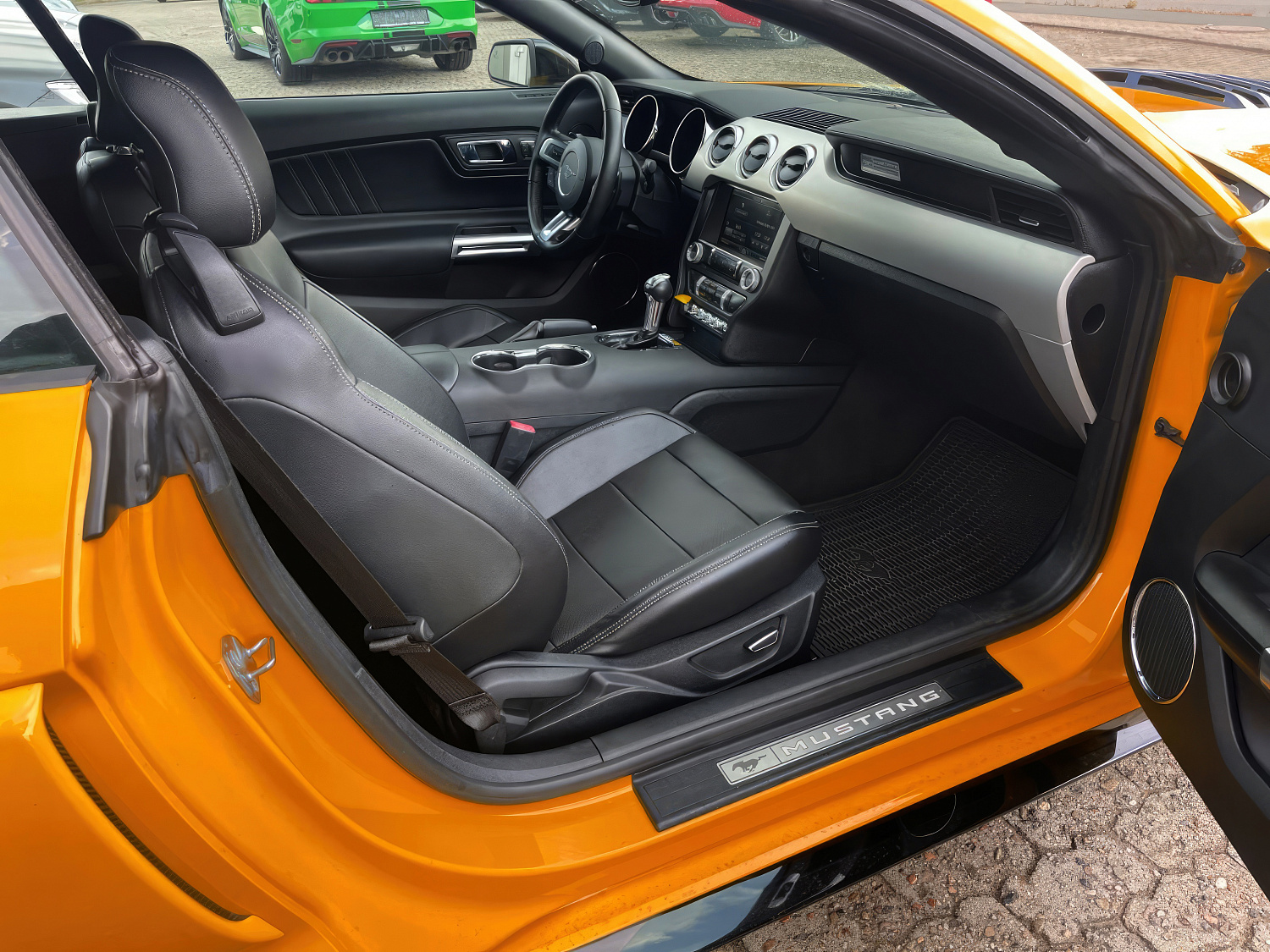 Ford Mustang Оранжевый