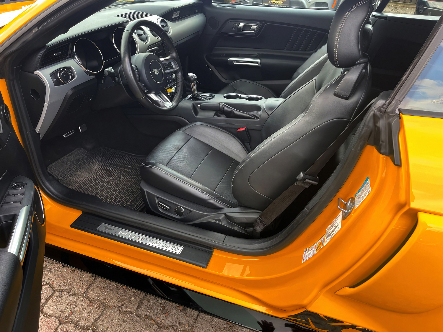 Ford Mustang Оранжевый