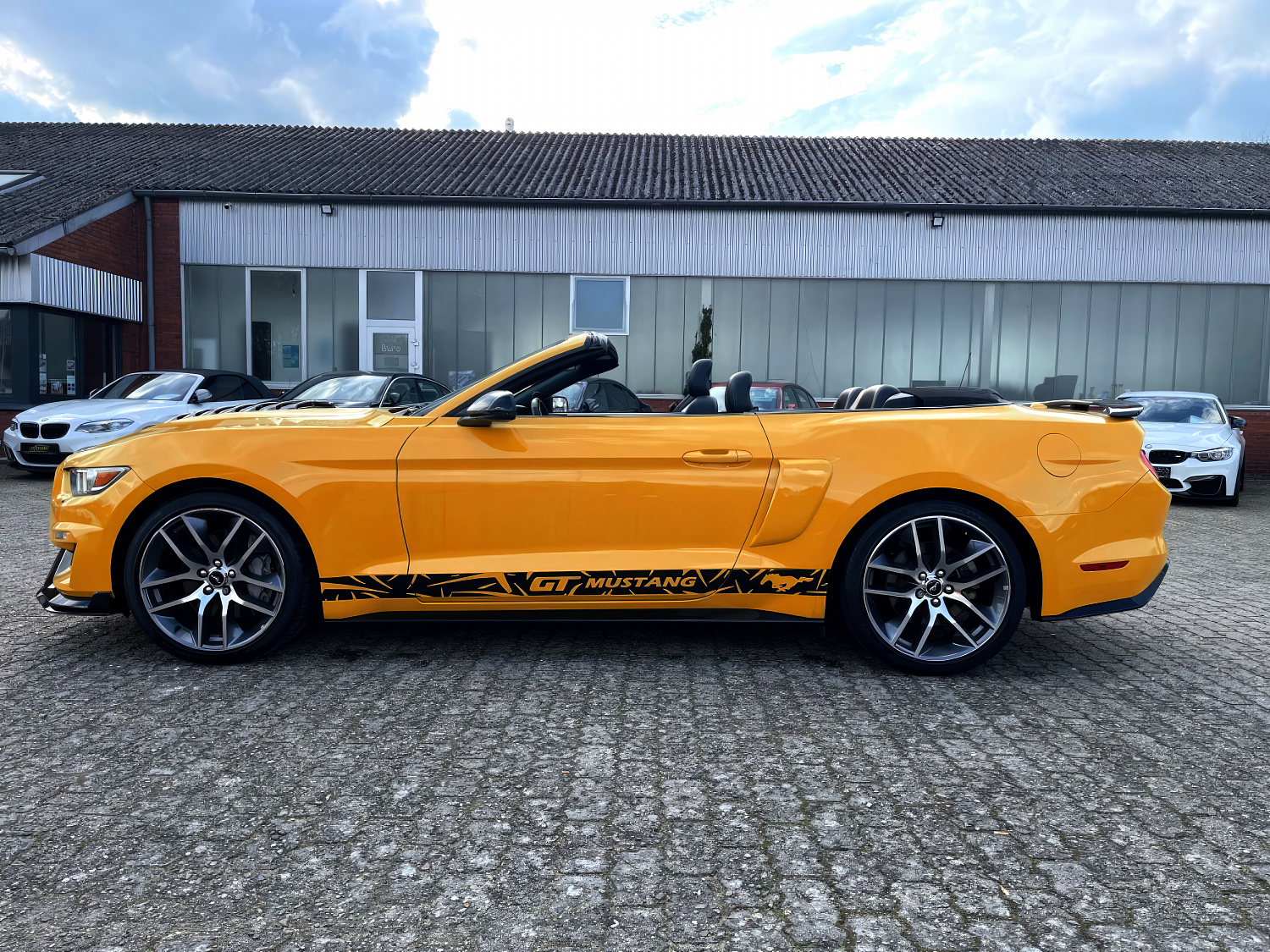 Ford Mustang Оранжевый