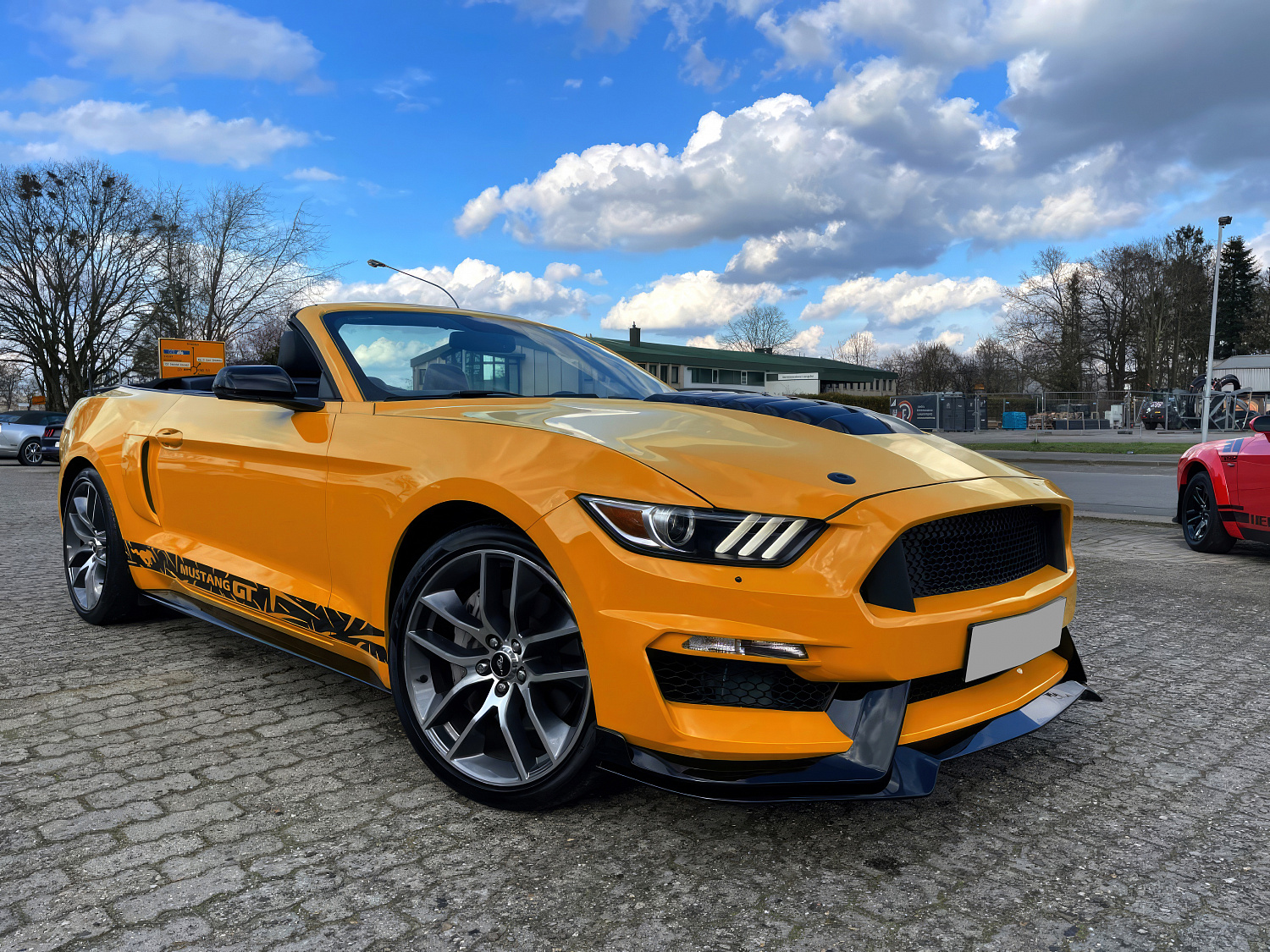 Ford Mustang Оранжевый