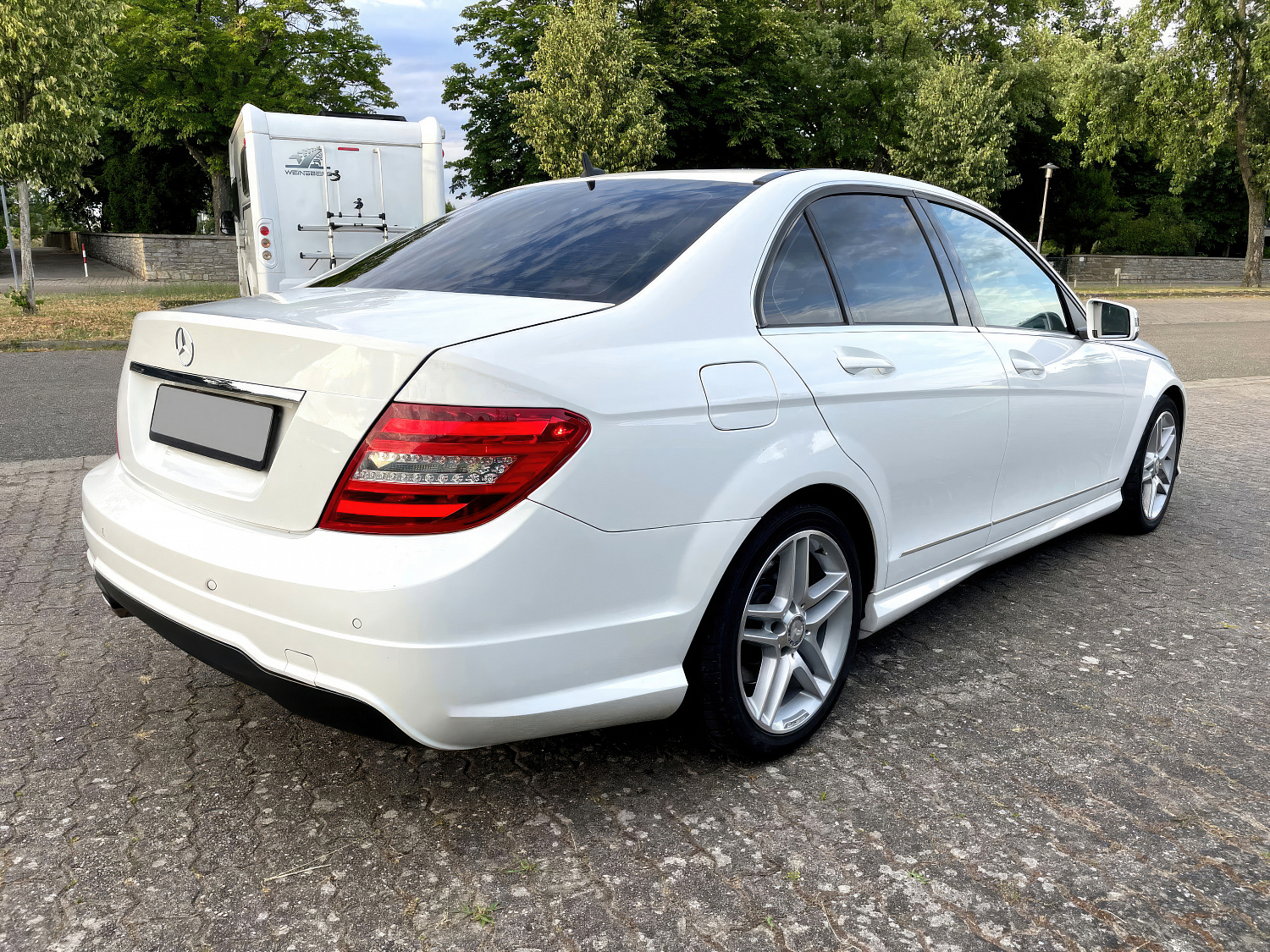 Mercedes Benz C180 AMG Белый