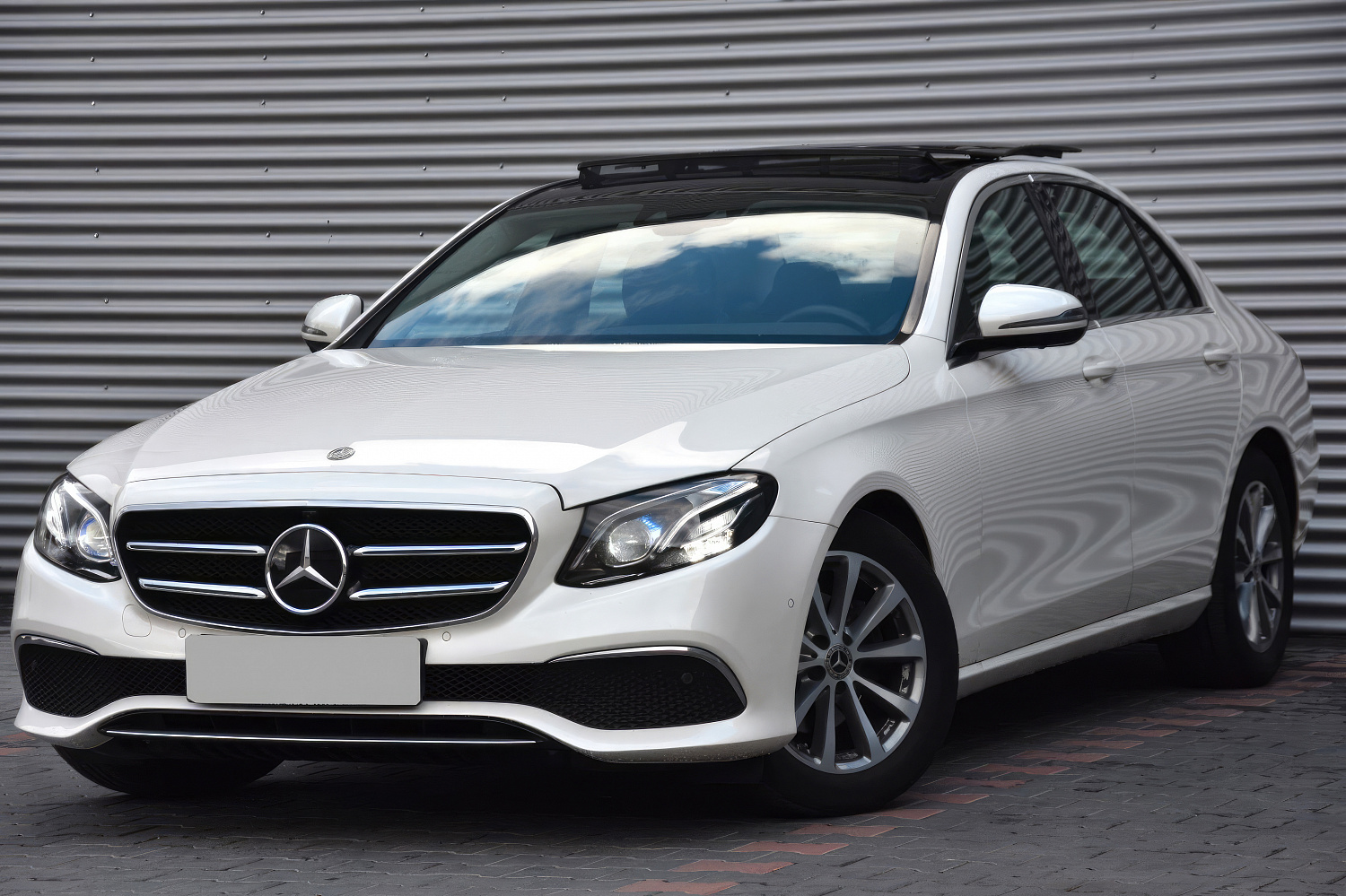 Mercedes Benz Е200 Белый