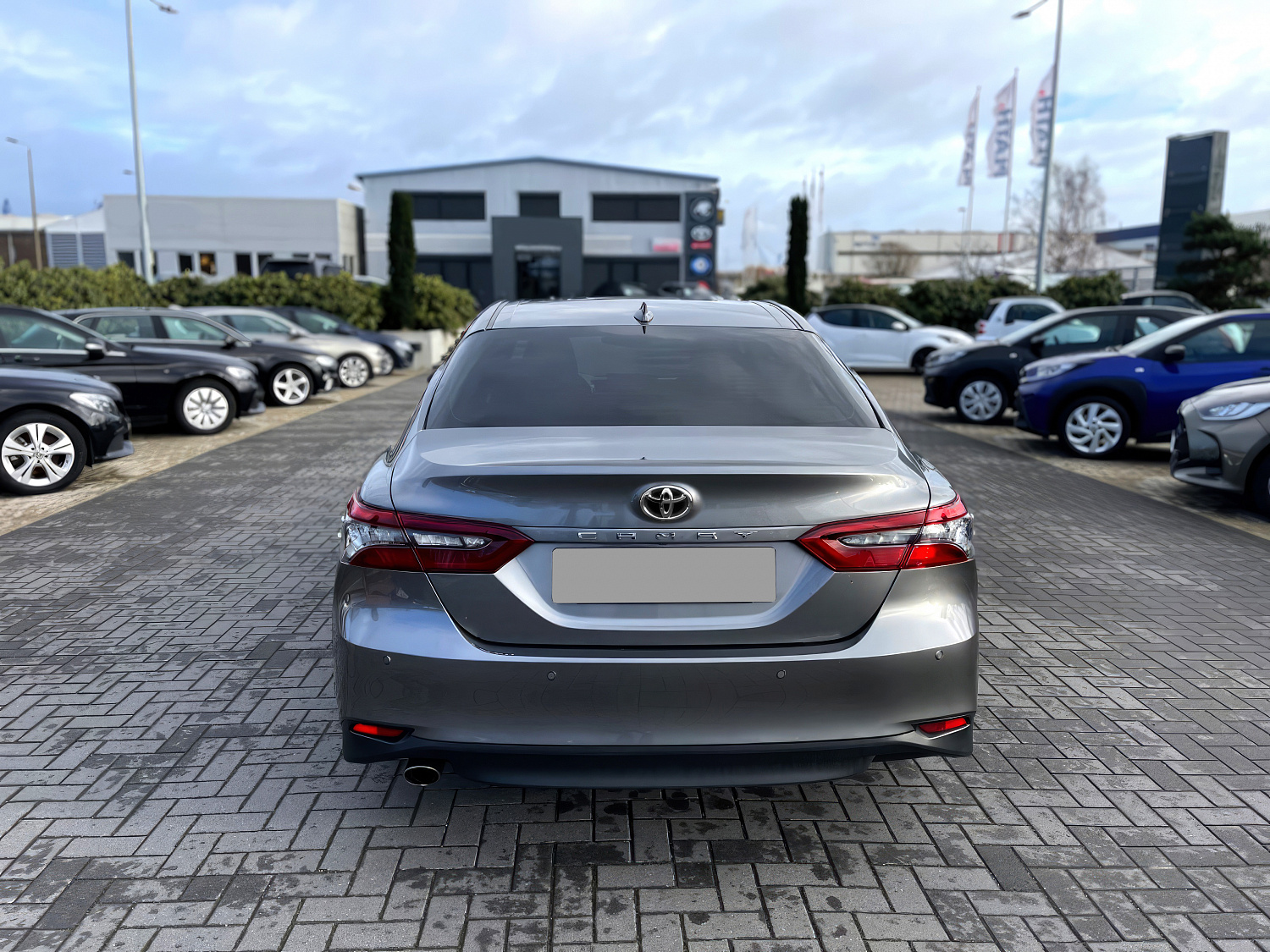 Toyota Camry Темно-серый