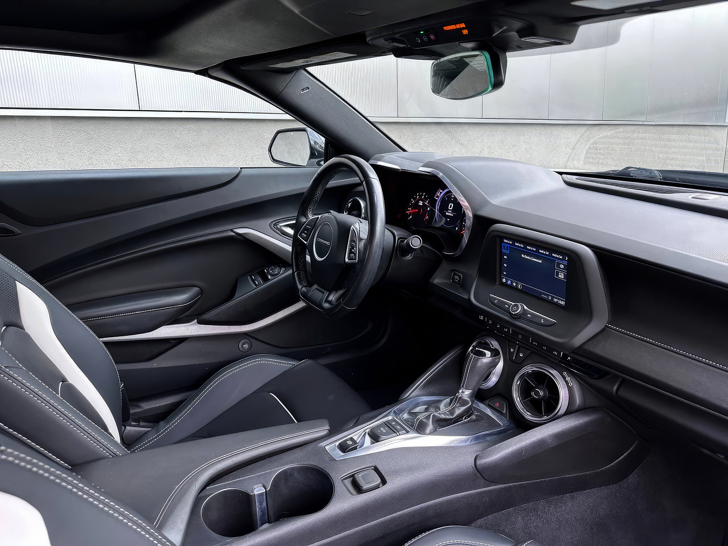 Chevrolet Camaro Белый