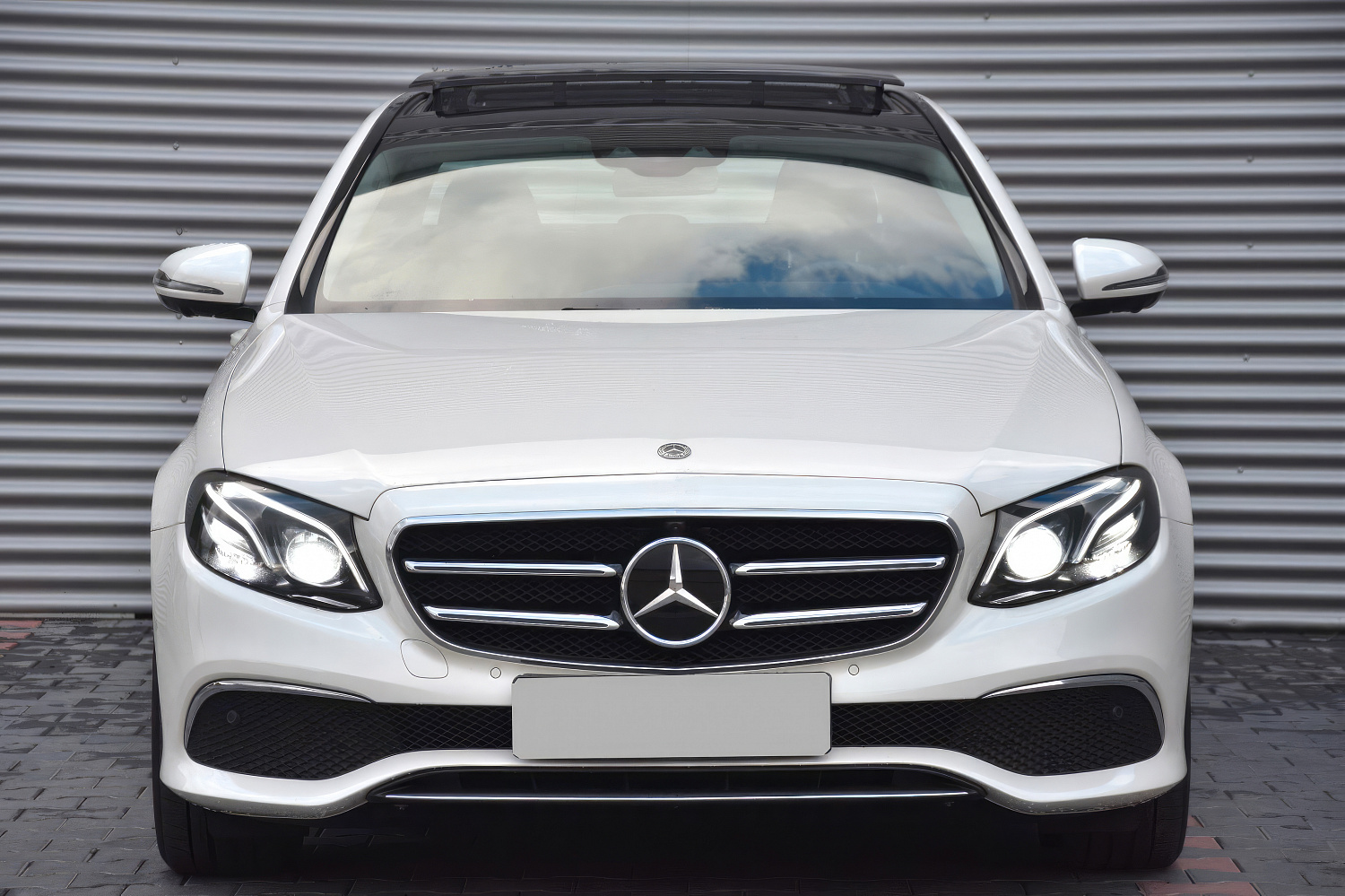 Mercedes Benz Е200 Белый