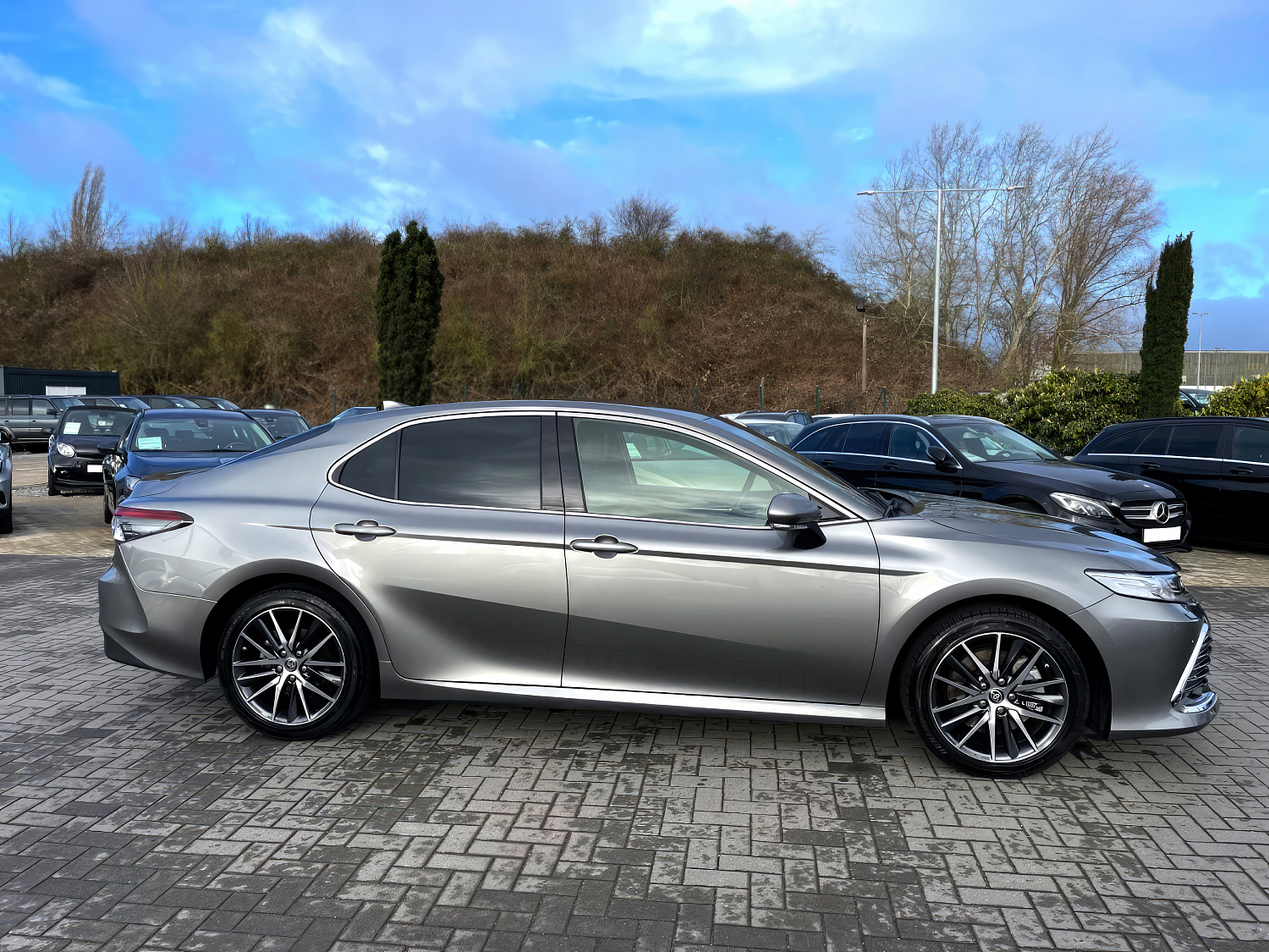 Toyota Camry Темно-серый