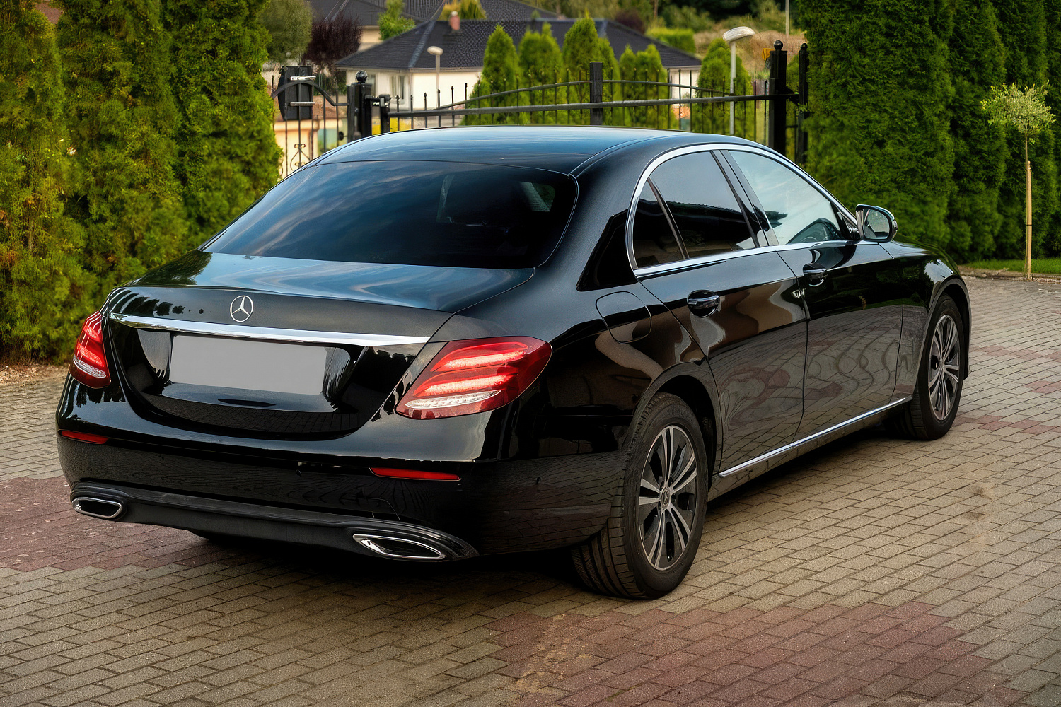 Mercedes Benz E200 AMG Черный