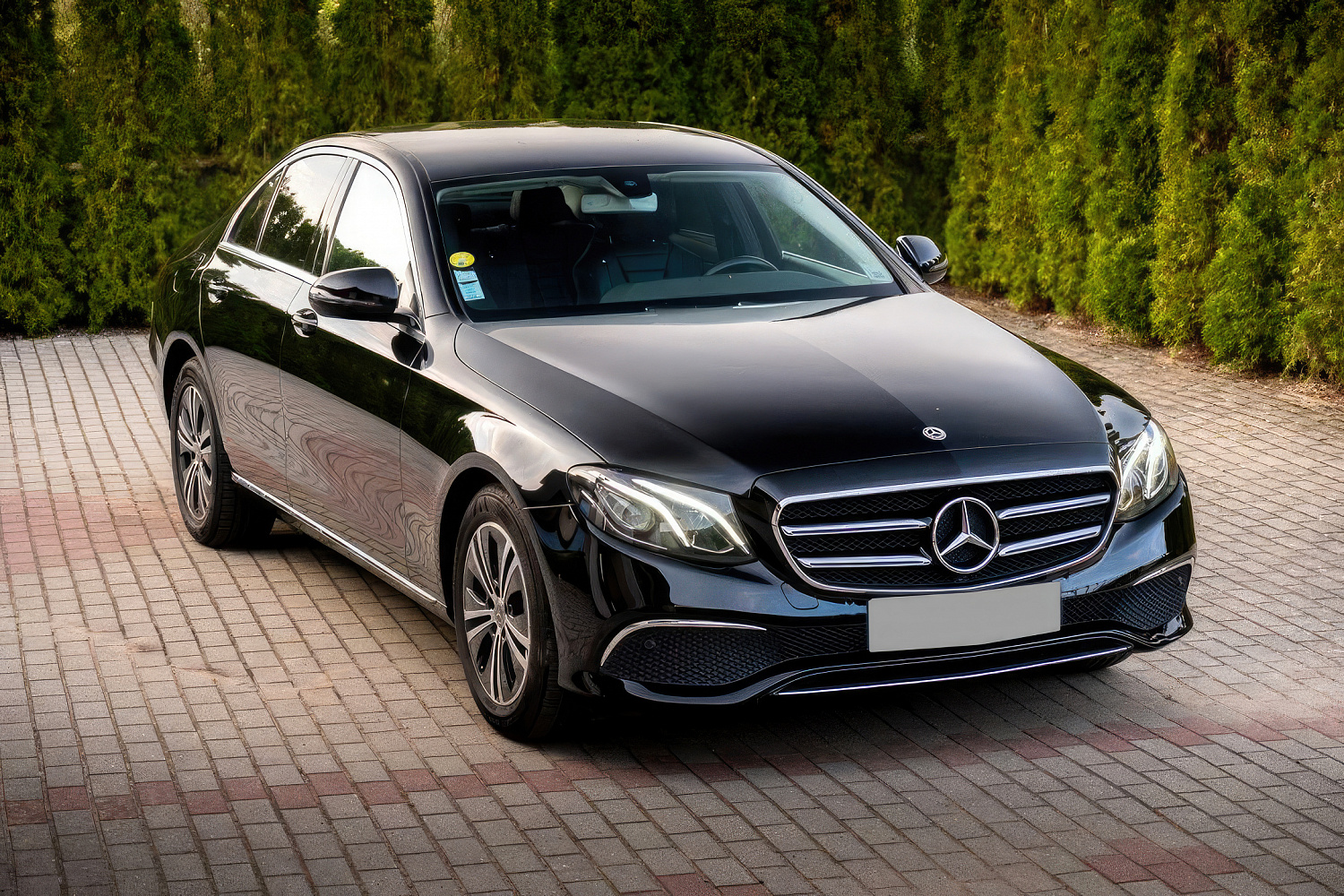 Mercedes Benz E200 AMG Черный