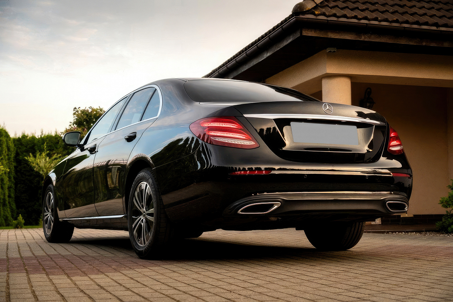 Mercedes Benz E200 AMG Черный